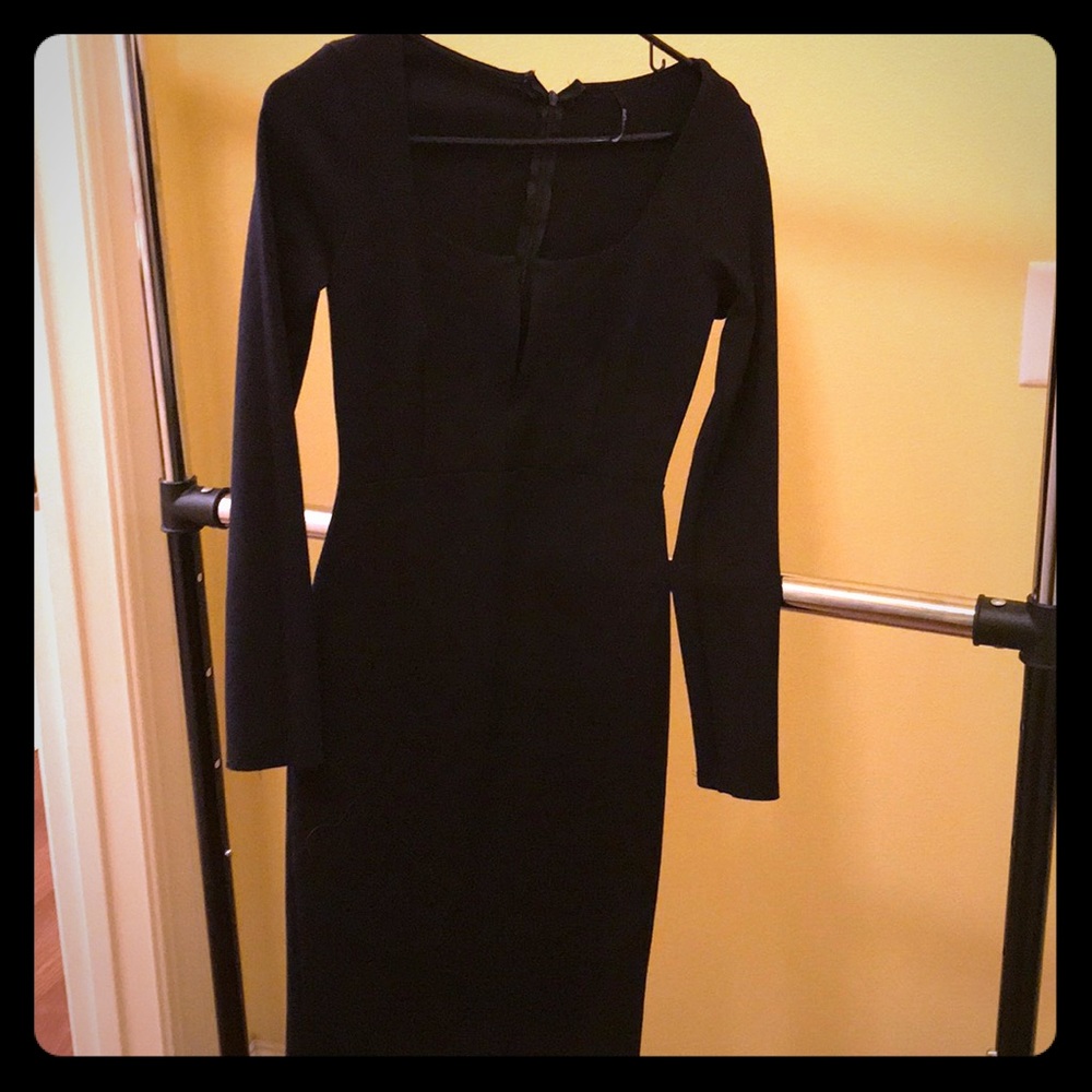 Long sleeve black body con slit top above knee
